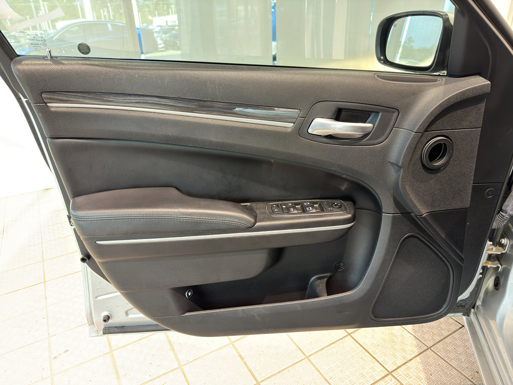 Used 2021 Chrysler 300 Touring w/ Driver Convenience Group image 14