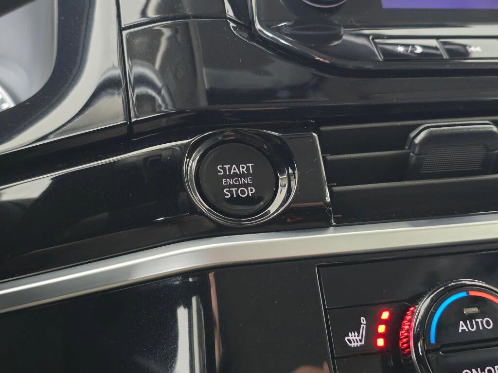 Used 2025 Nissan Pathfinder SL image 31