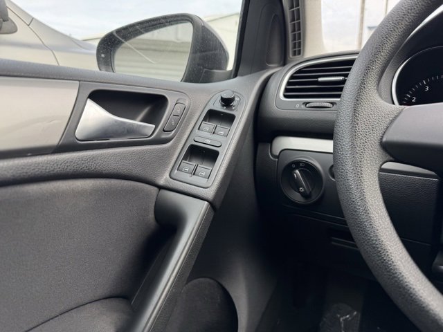 Used 2014 Volkswagen Golf 4-Door image 25