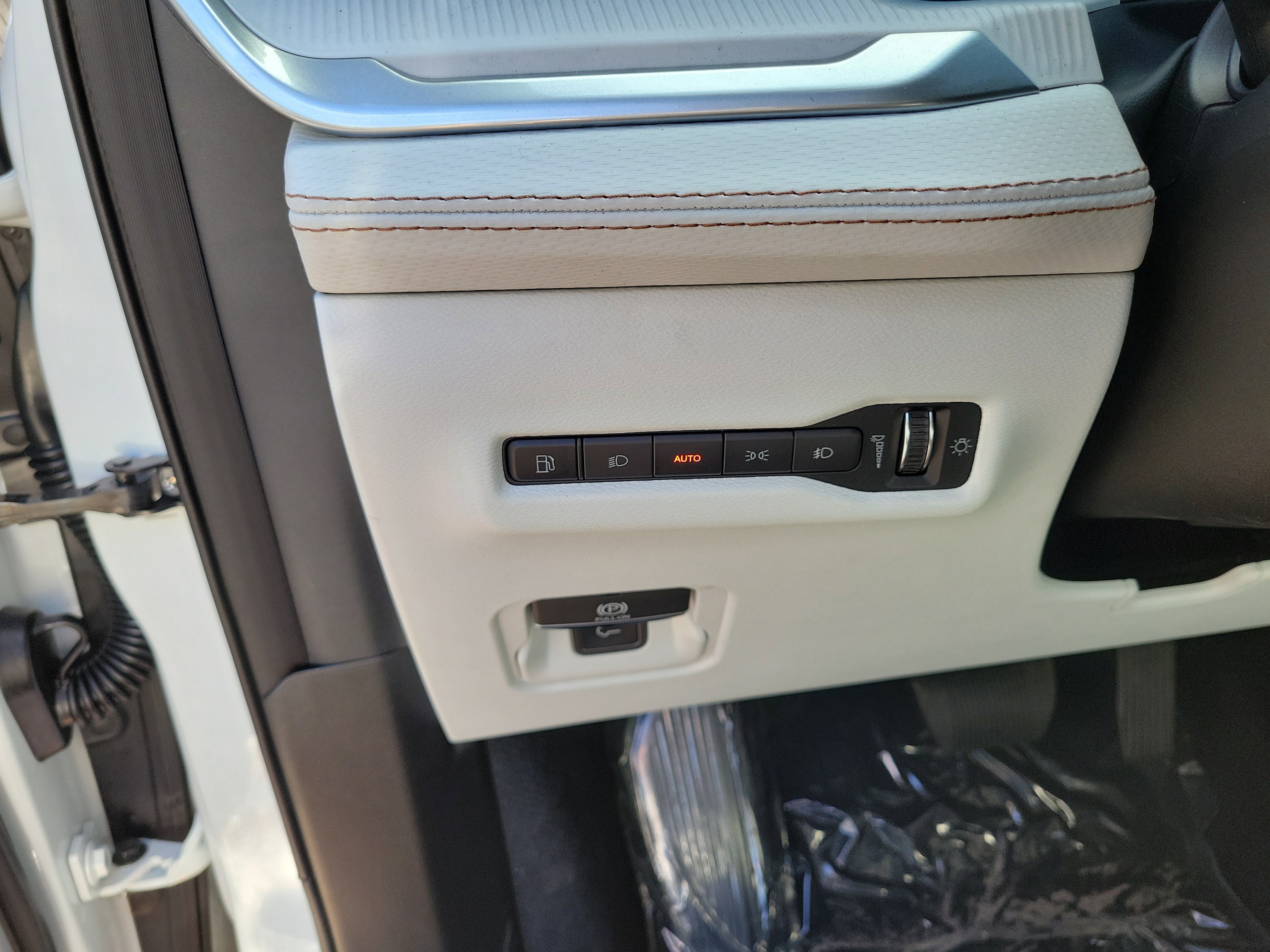 New 2026 Jeep Cherokee Overland w/ Advanced Pro Tech Group AWD/4WD image 26