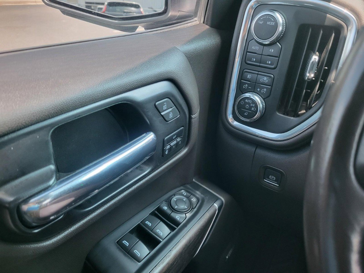 Used 2021 GMC Sierra 1500 Denali w/ Denali Premium Package AWD/4WD image 24