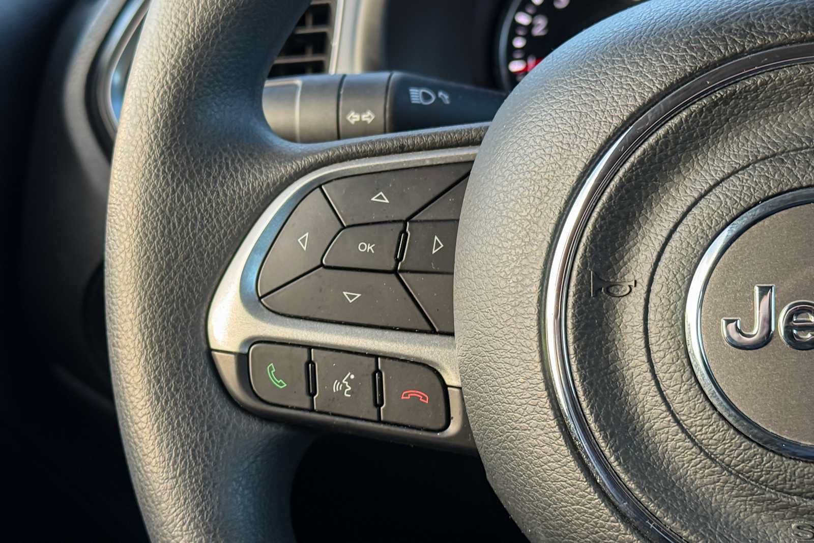 Used 2023 Jeep Renegade Latitude AWD/4WD image 15