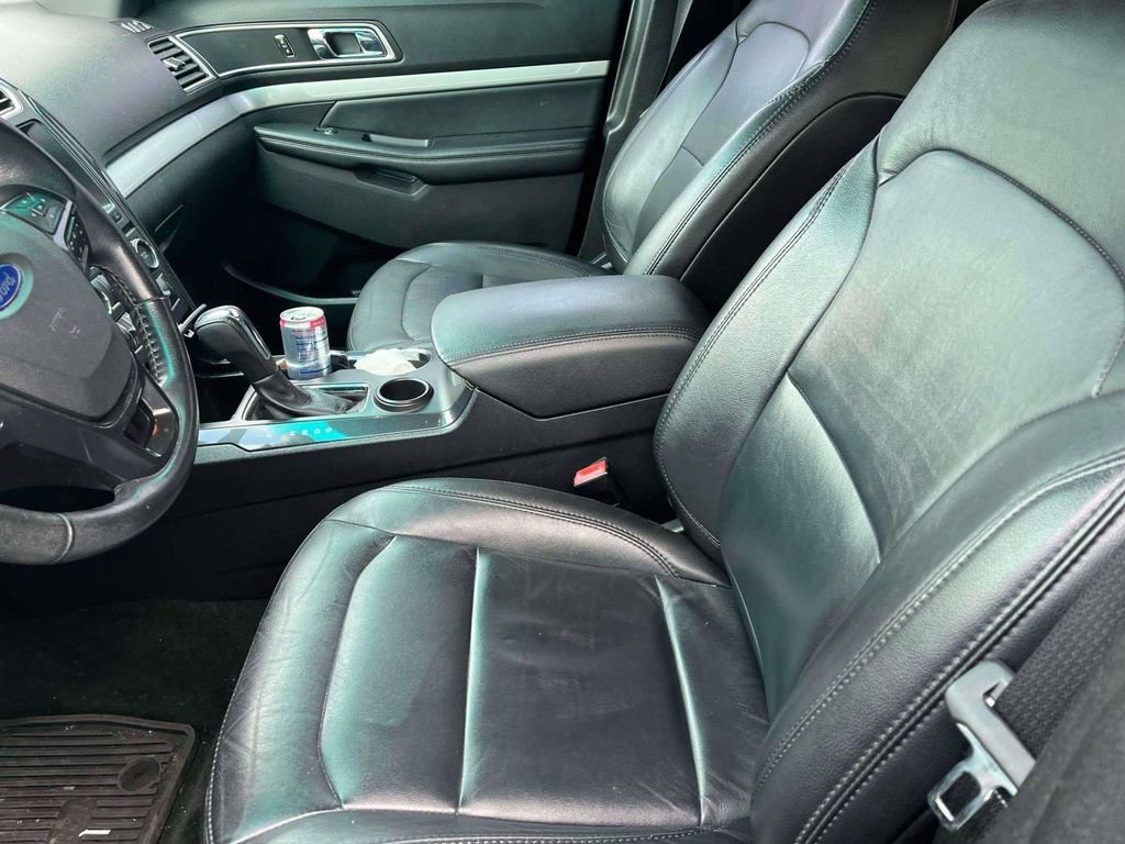 Used 2016 Ford Explorer XLT w/ Equipment Group 202A image 5