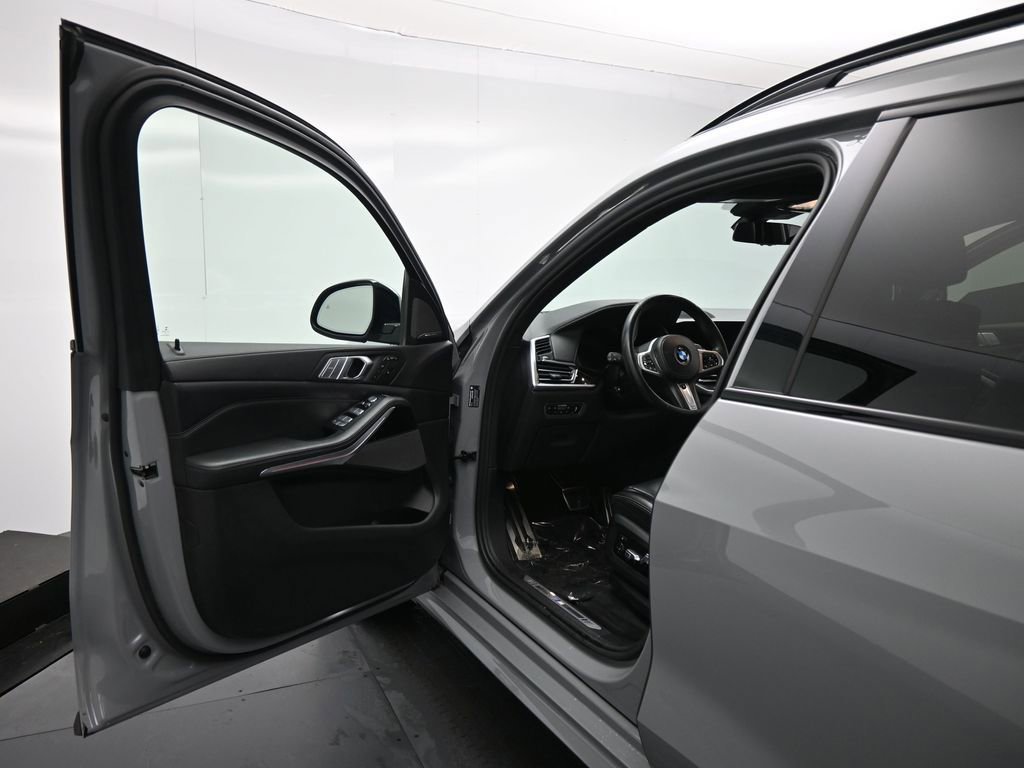 Used 2021 BMW X7 xDrive40i w/ M Sport Package image 9