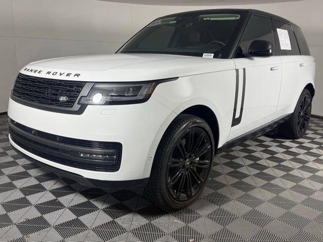 Used 2024 Land Rover Range Rover SE image 2
