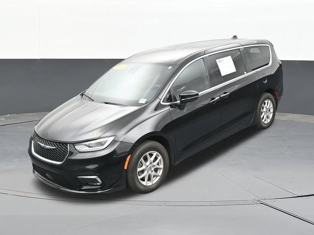 Used 2024 Chrysler Pacifica Touring FWD image 61