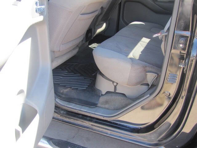 Used 2010 Nissan Frontier SE image 13