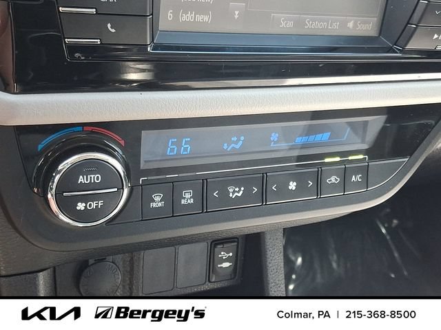 Used 2016 Toyota Corolla LE FWD image 17