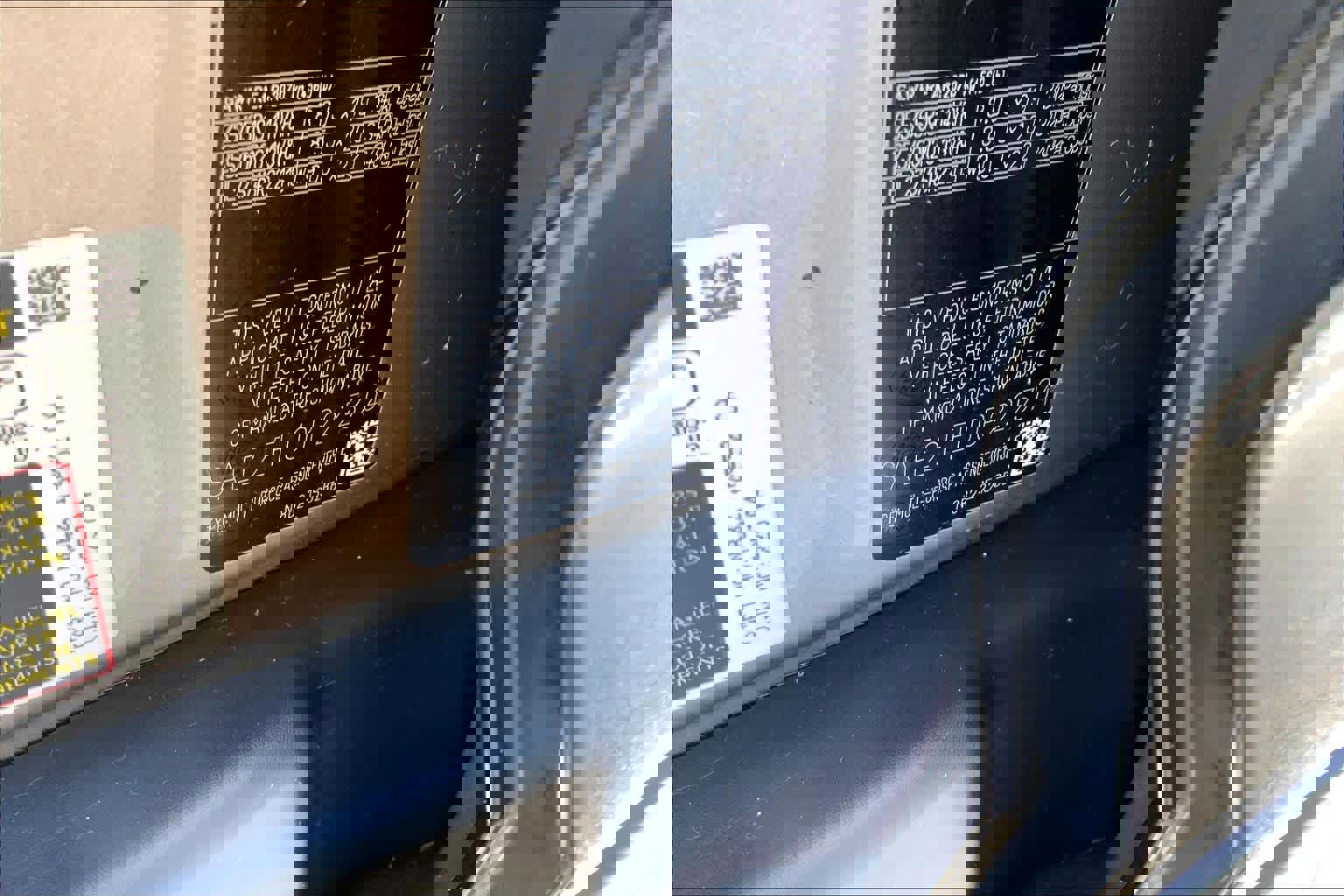 Used 2023 Land Rover Defender 130 X-Dynamic SE image 29