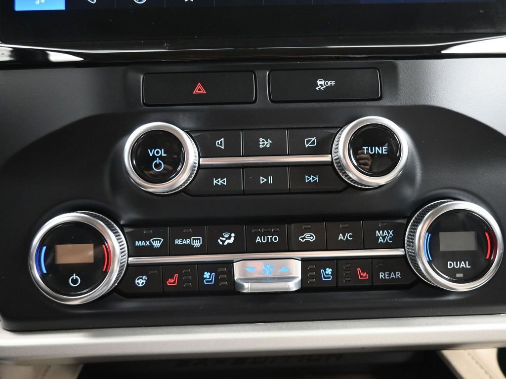 Used 2023 Ford Expedition Max Limited image 13