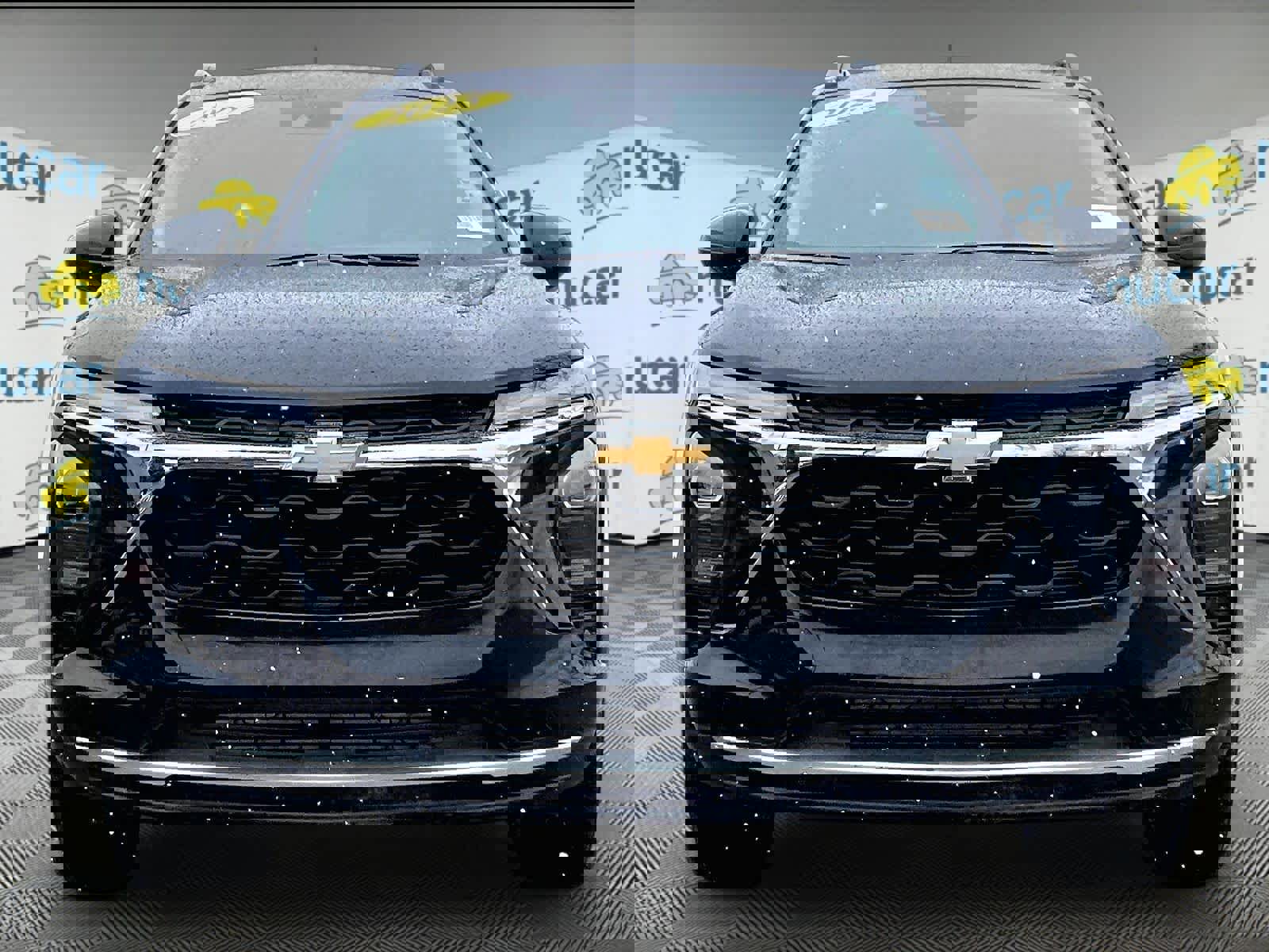 Used 2025 Chevrolet Trax LT w/ LT Convenience Package image 2