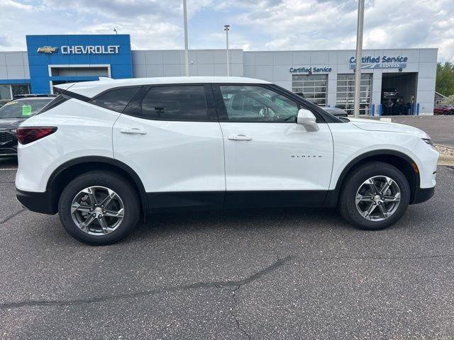 New 2024 Chevrolet Blazer LT AWD/4WD image 2