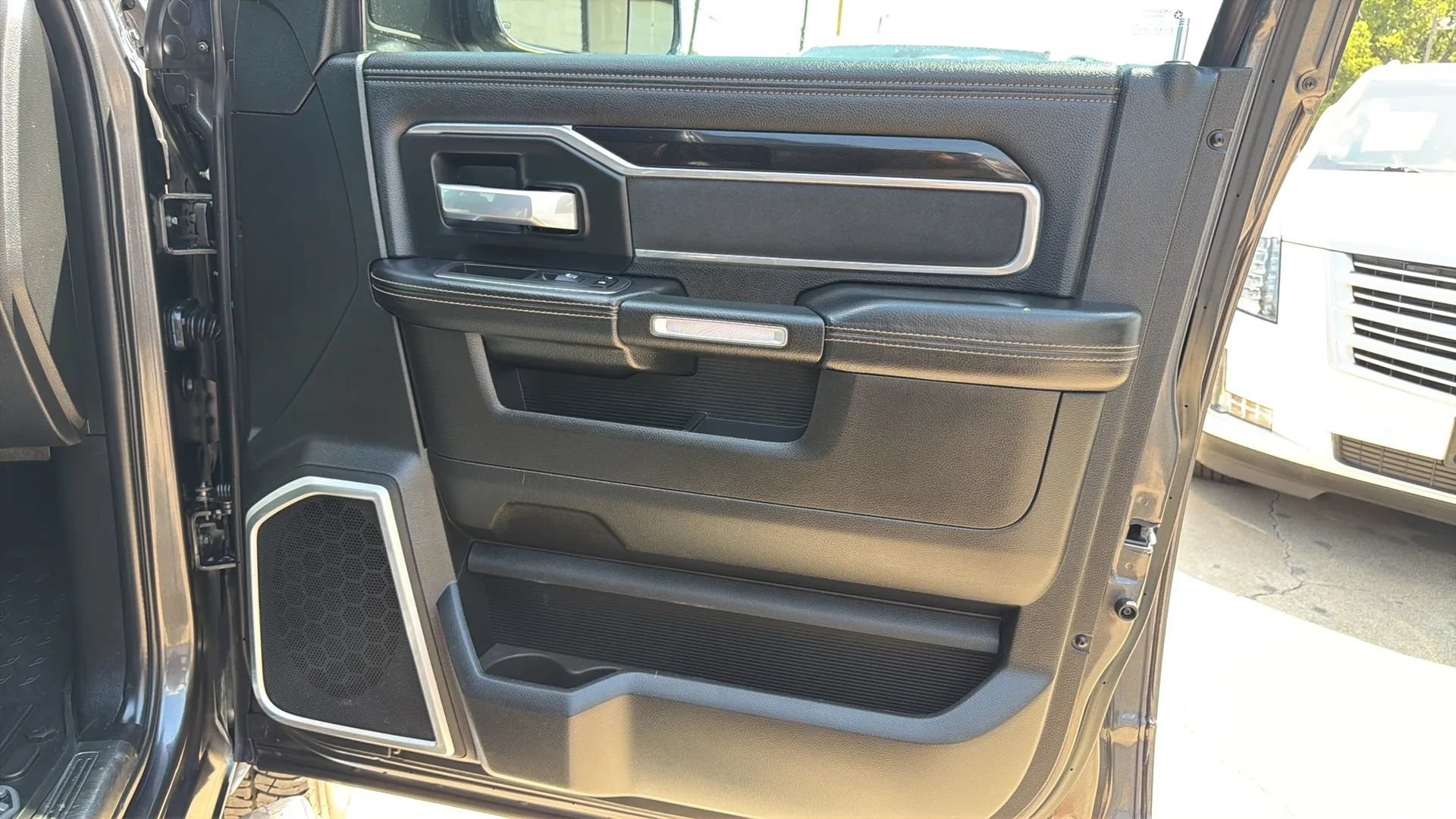 Used 2019 RAM 2500 Laramie AWD/4WD image 17
