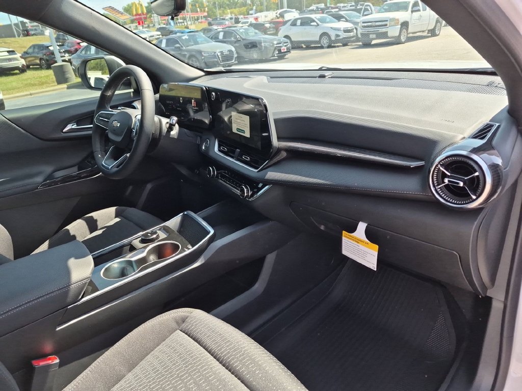 New 2027 Chevrolet Equinox LT w/ Safety and Technology Package FWD image 38