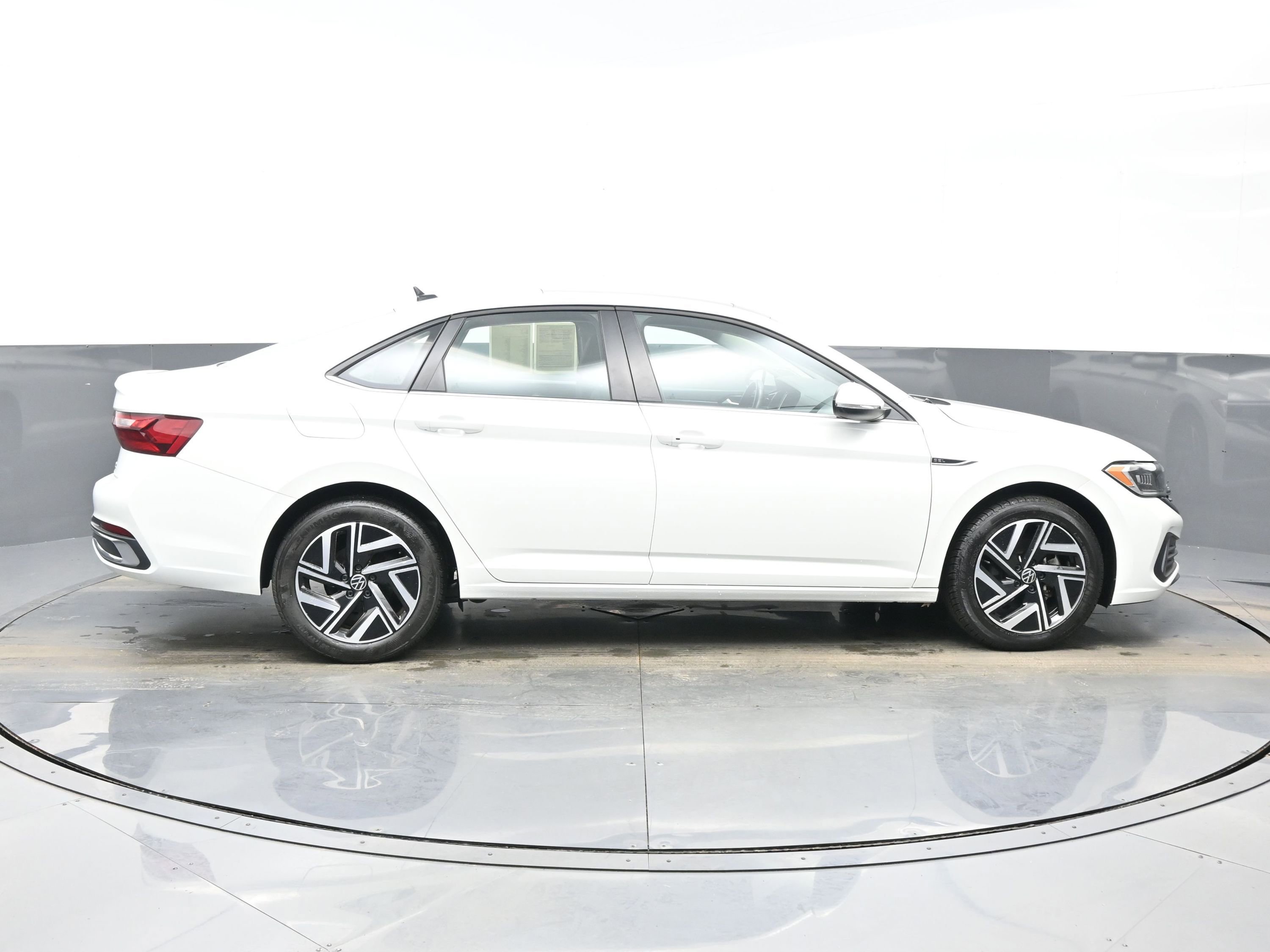 Used 2022 Volkswagen Jetta SEL image 7