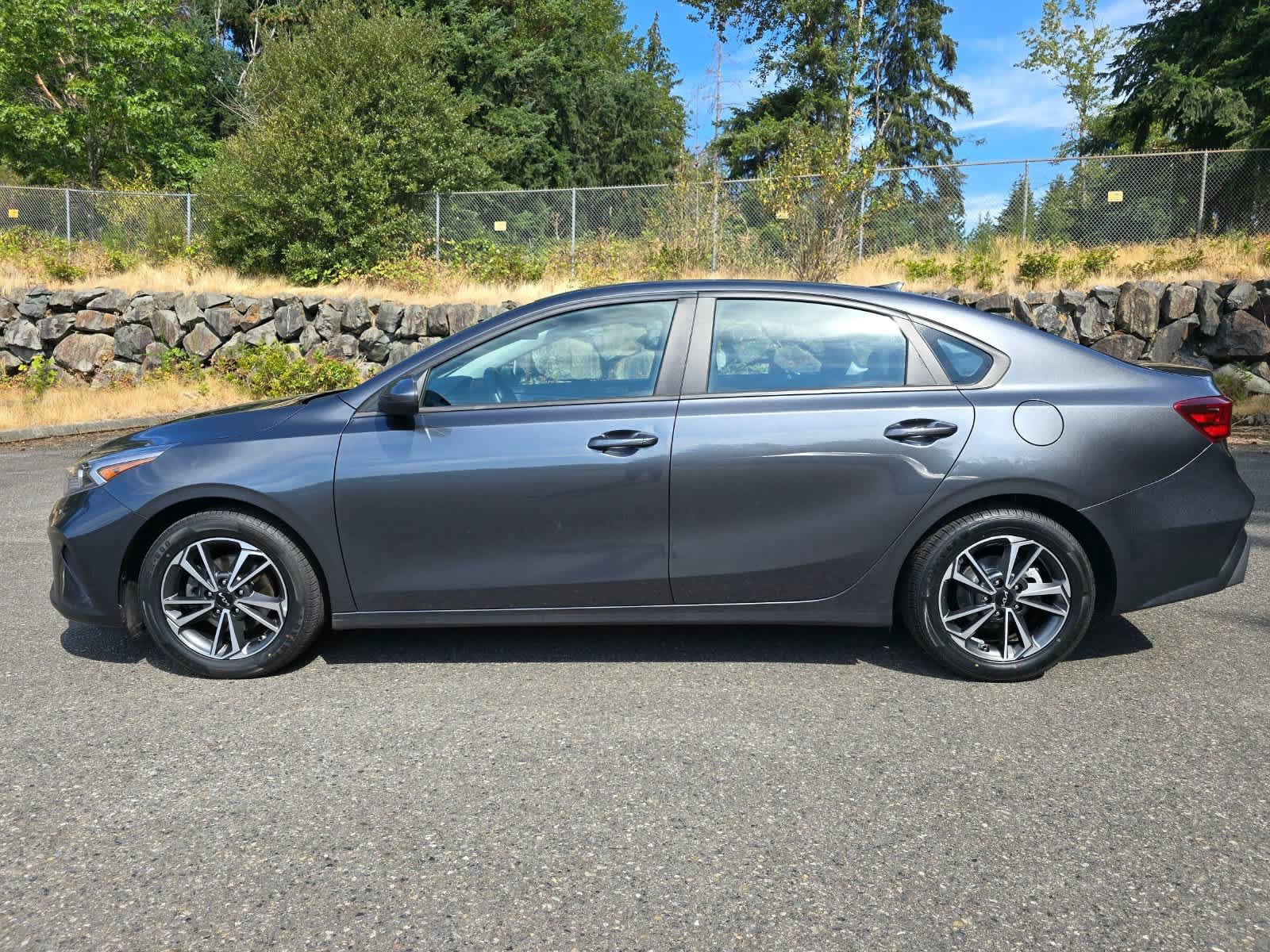 Used 2022 Kia Forte LXS FWD image 3