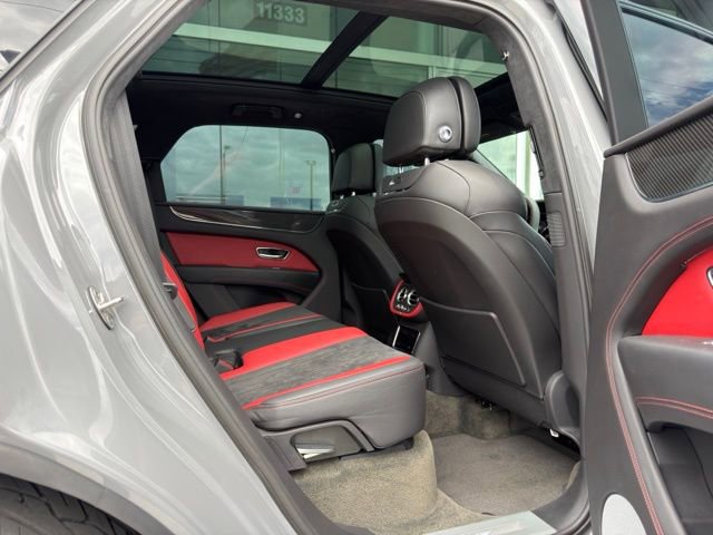 Used 2022 Bentley Bentayga AWD/4WD image 8