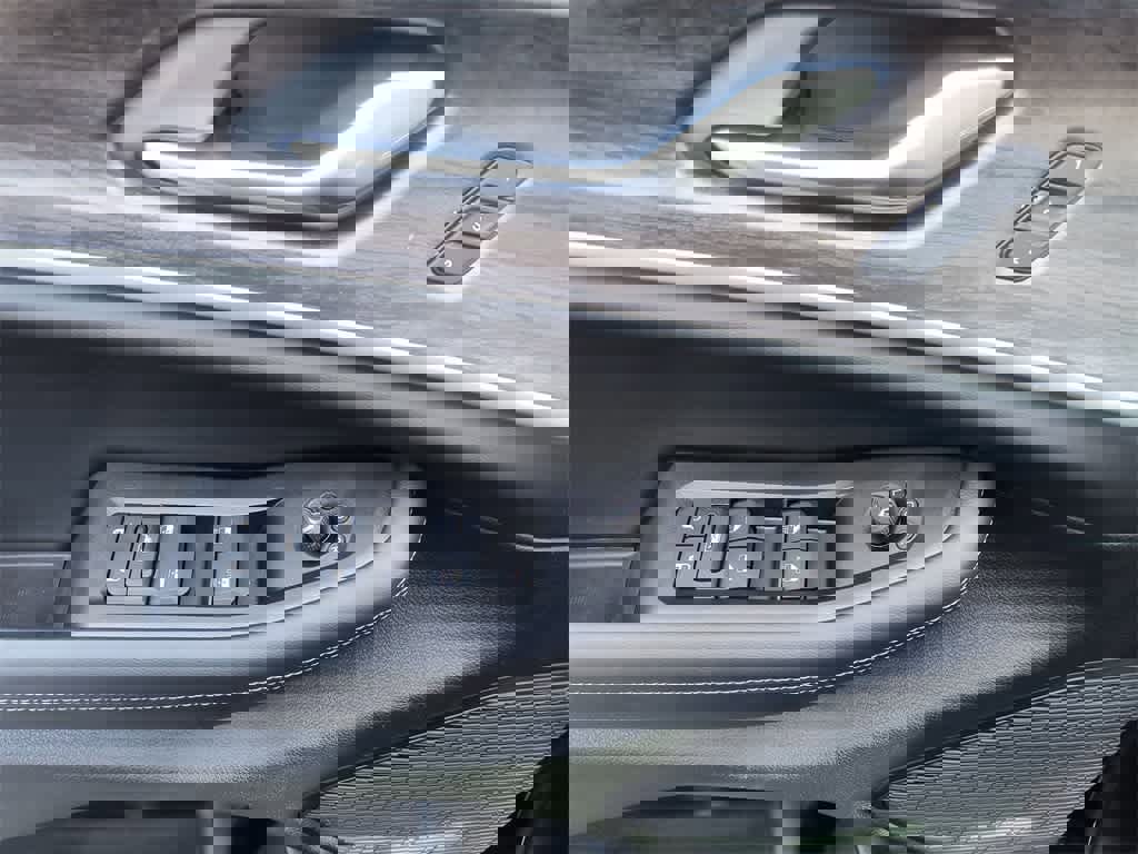 New 2025 Jeep Grand Cherokee Limited w/ Luxury Tech Group II image 13