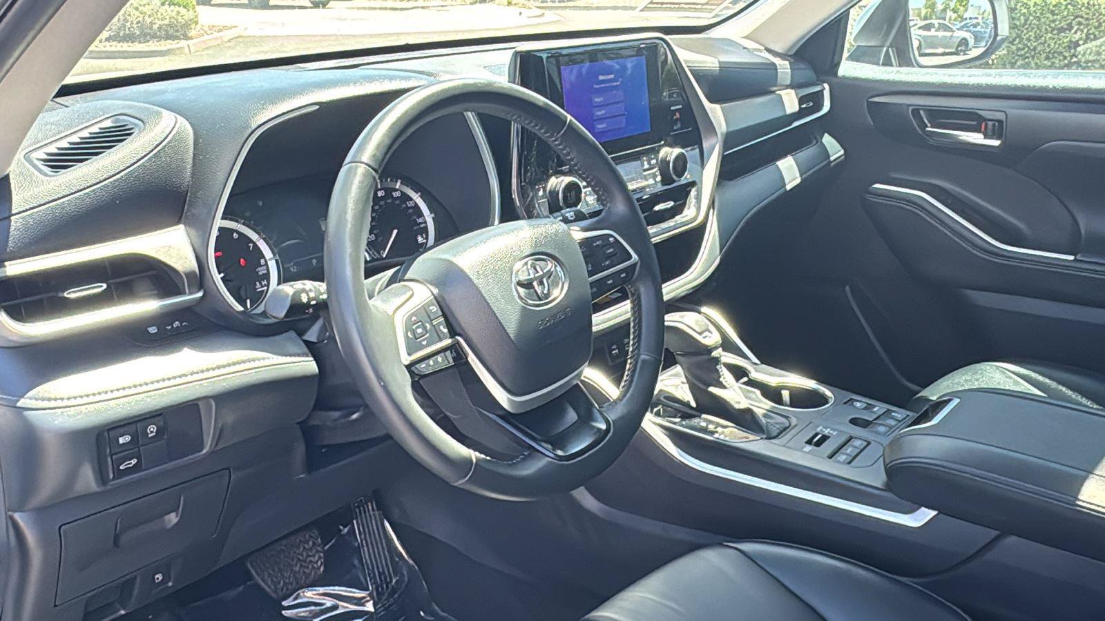 Used 2024 Toyota Highlander XLE AWD/4WD image 24