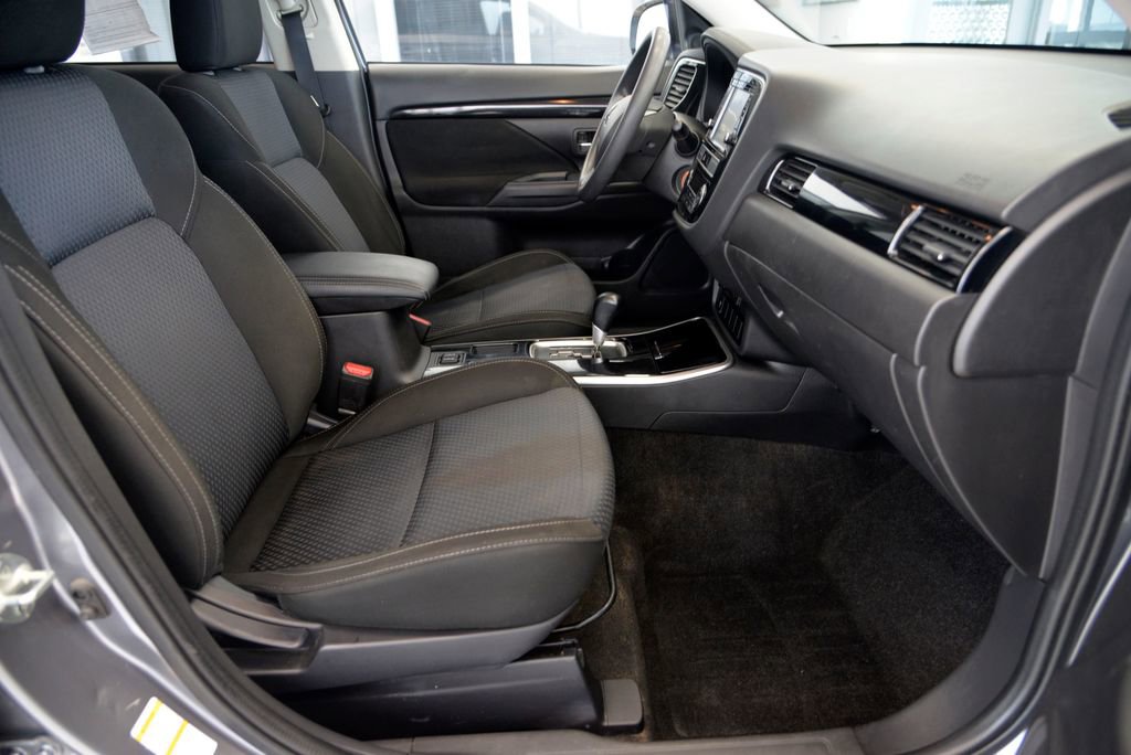 Used 2019 Mitsubishi Outlander ES image 31