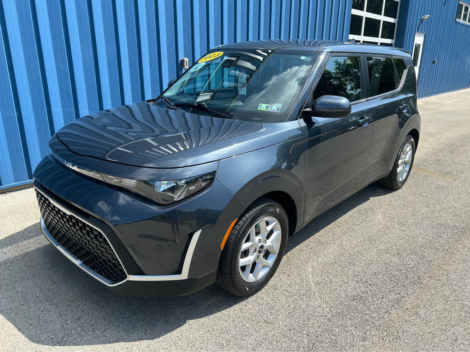 Used 2023 Kia Soul LX w/ LX Technology Package FWD image 2