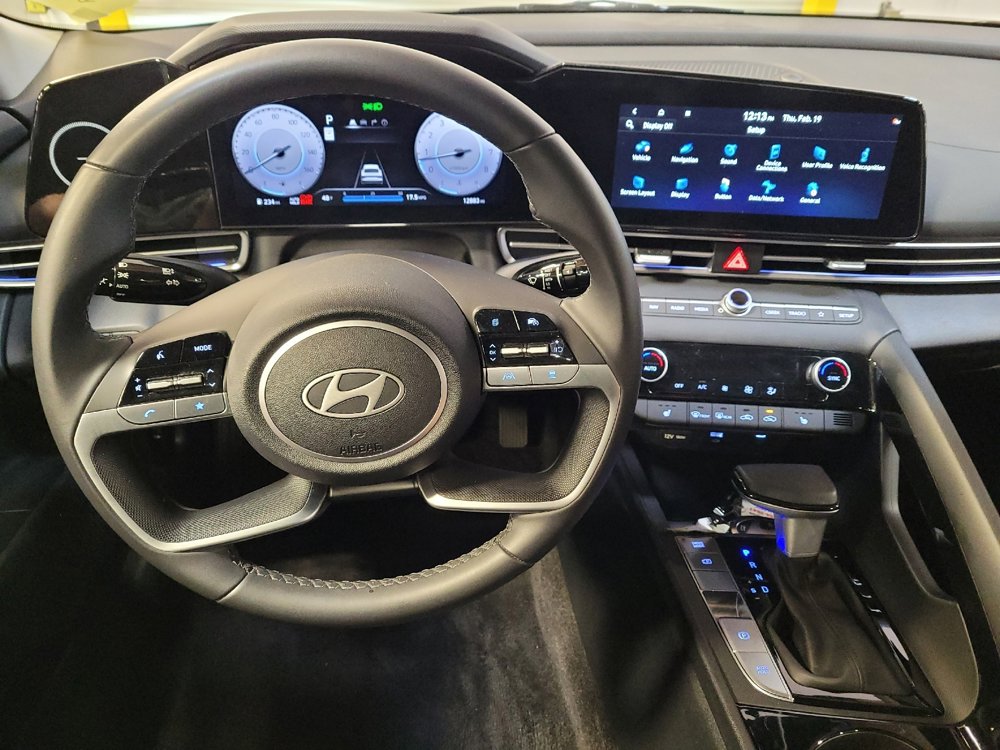 Used 2025 Hyundai Elantra SEL image 22