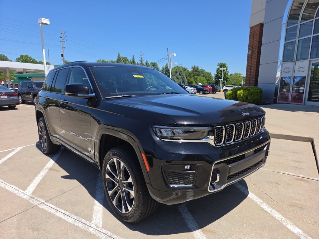 Certified 2023 Jeep Grand Cherokee Overland w/ Adv Protech Group III AWD/4WD image 3
