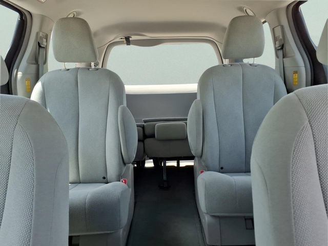 Used 2014 Toyota Sienna L FWD image 22