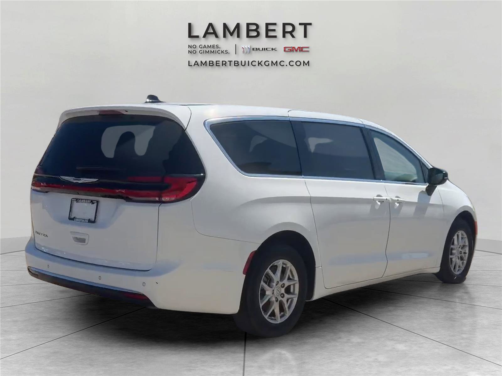 Used 2025 Chrysler Pacifica Select image 6