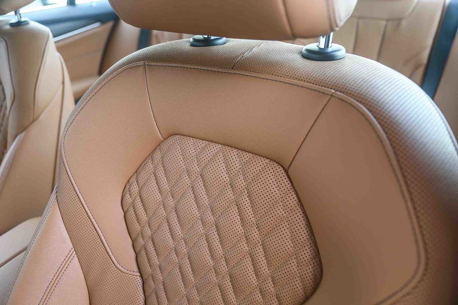 Certified 2023 BMW 530e w/ Convenience Package image 22