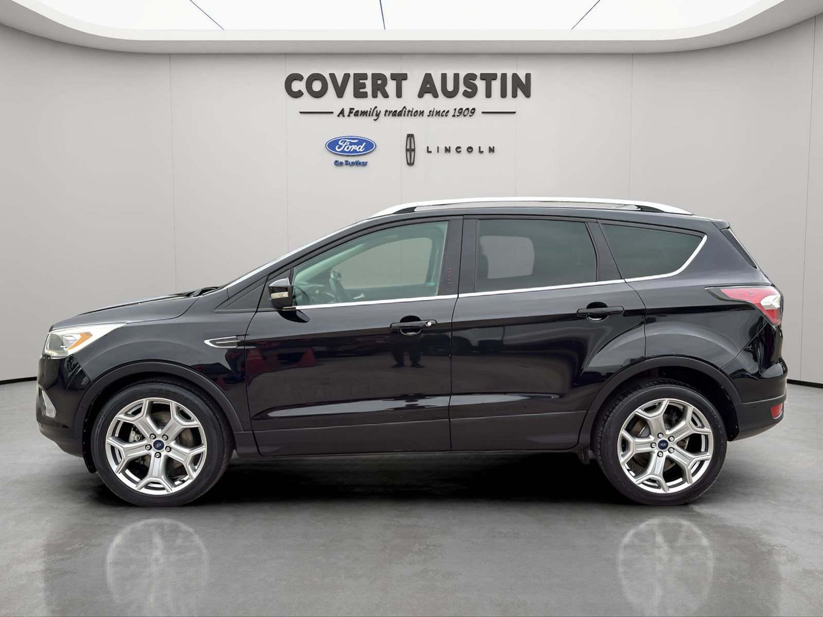 Used 2017 Ford Escape Titanium w/ Equipment Group 301A image 2