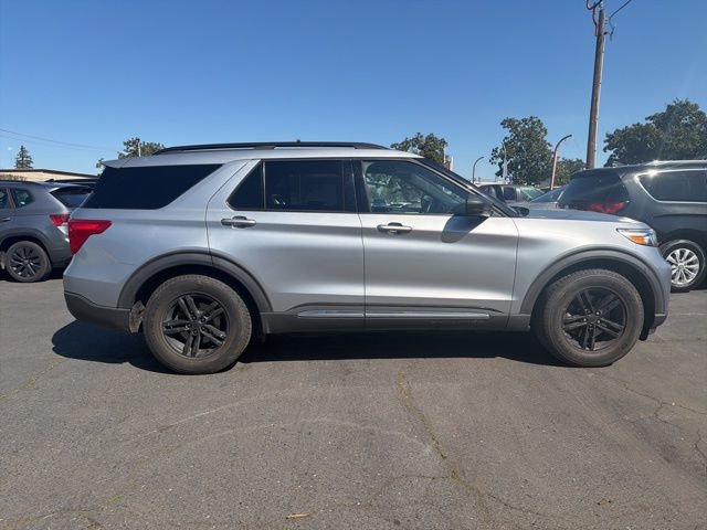 Used 2020 Ford Explorer XLT w/ Equipment Group 202A image 4