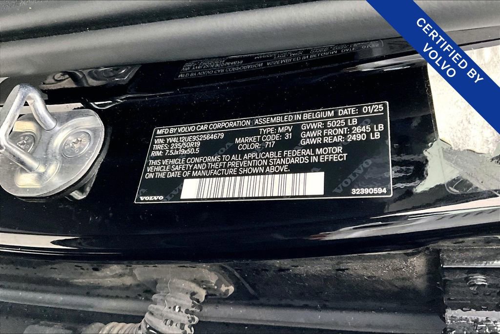 Certified 2025 Volvo XC40 B5 Plus image 44