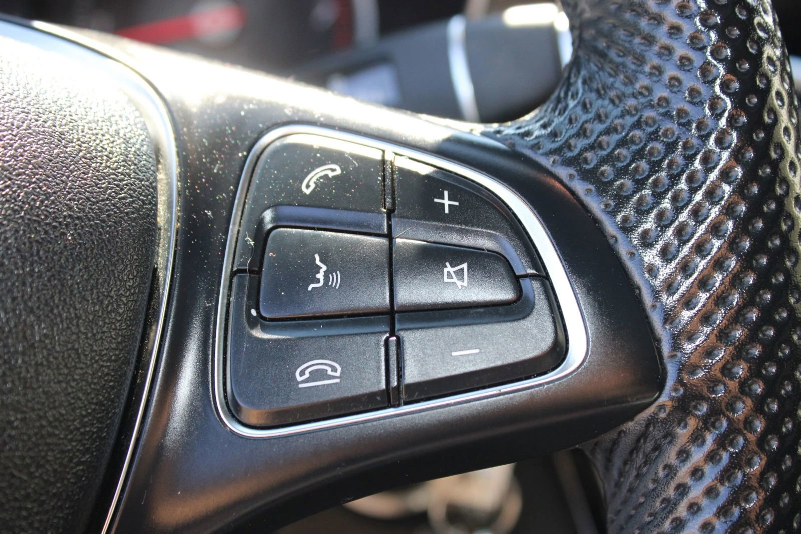 Used 2019 Mercedes-Benz GLC 300 4MATIC w/ Premium Package image 31