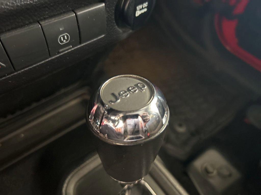 Used 2014 Jeep Wrangler Unlimited Rubicon image 9