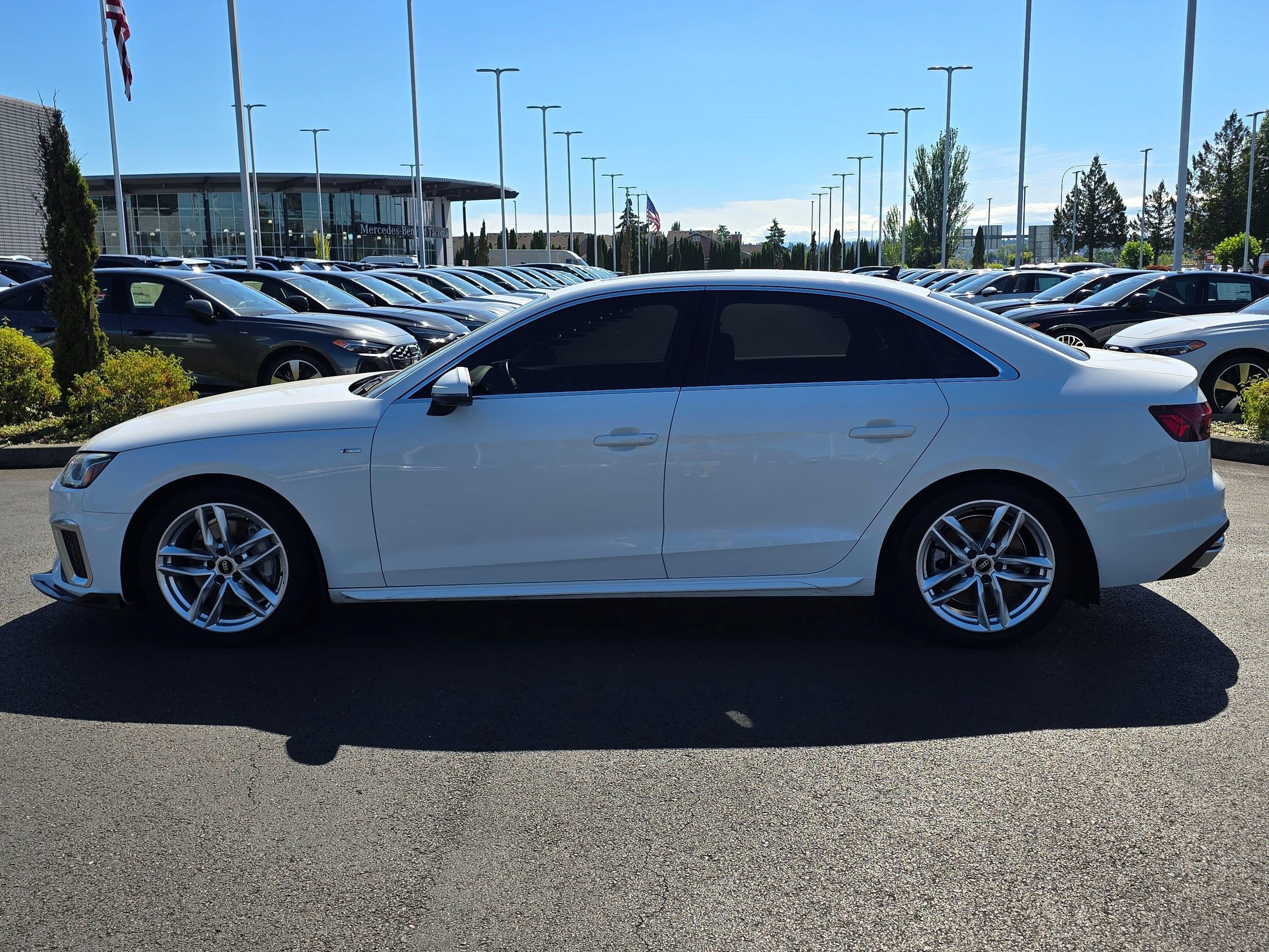 Used 2022 Audi A4 2.0T Premium Plus AWD/4WD image 2