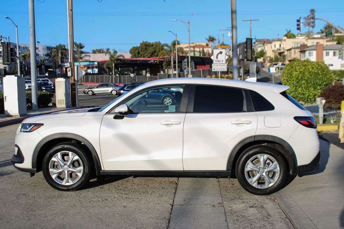 Used 2023 Honda HR-V LX image 2