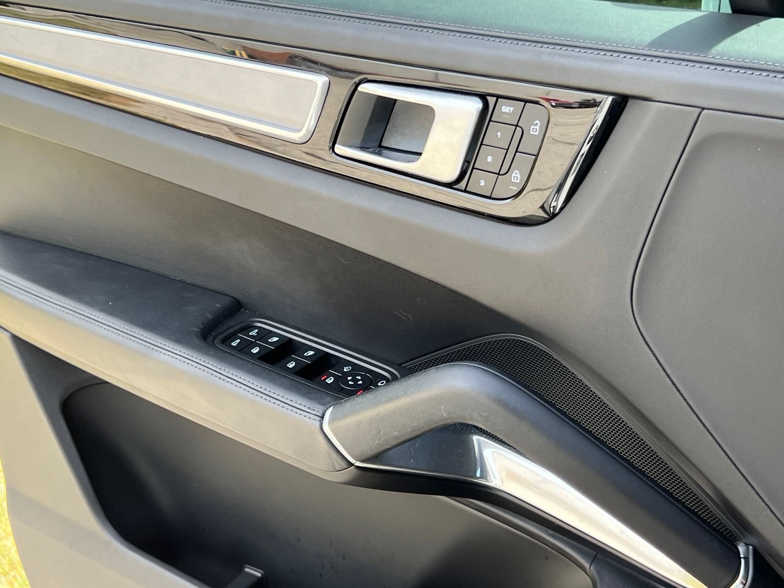 Certified 2023 Porsche Cayenne Turbo AWD/4WD image 34