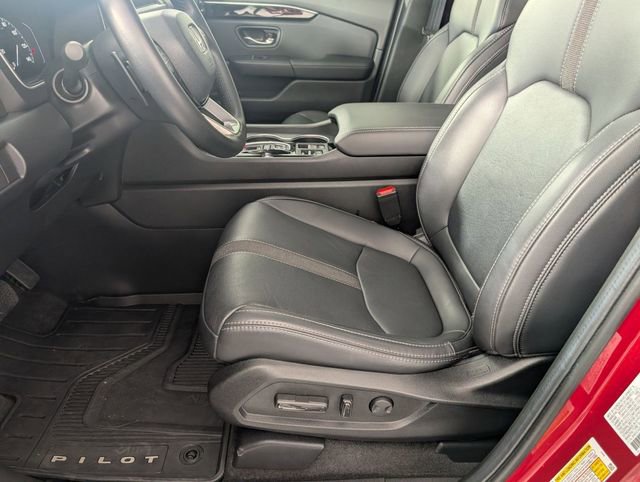 Used 2025 Honda Pilot Touring image 14