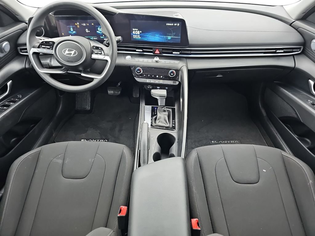 Used 2024 Hyundai Elantra SEL image 11