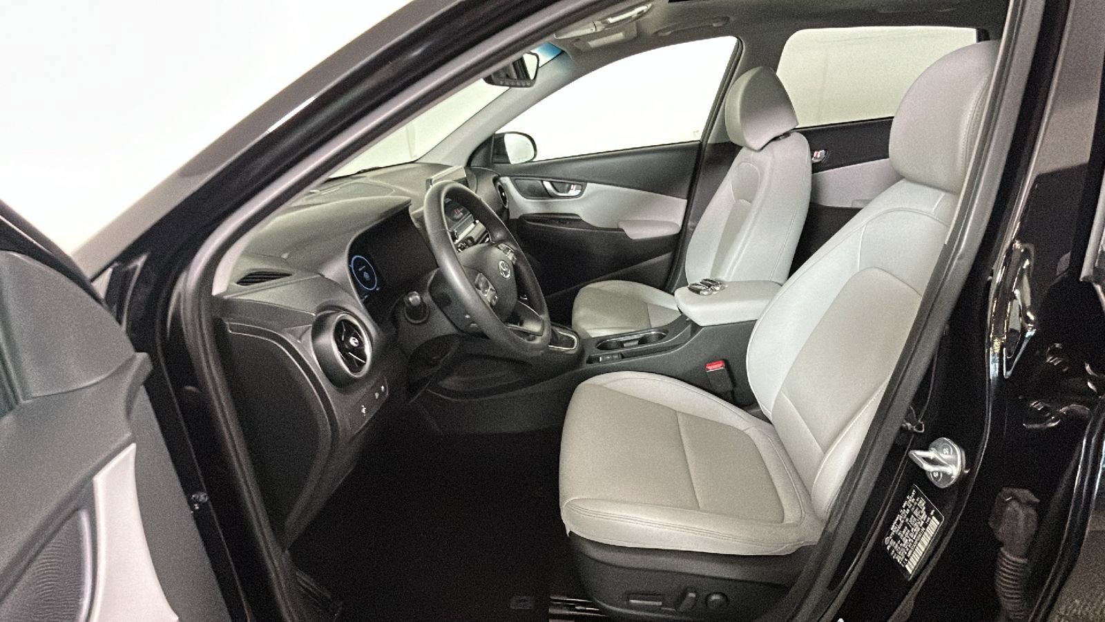 Used 2023 Hyundai Kona Limited AWD/4WD image 14