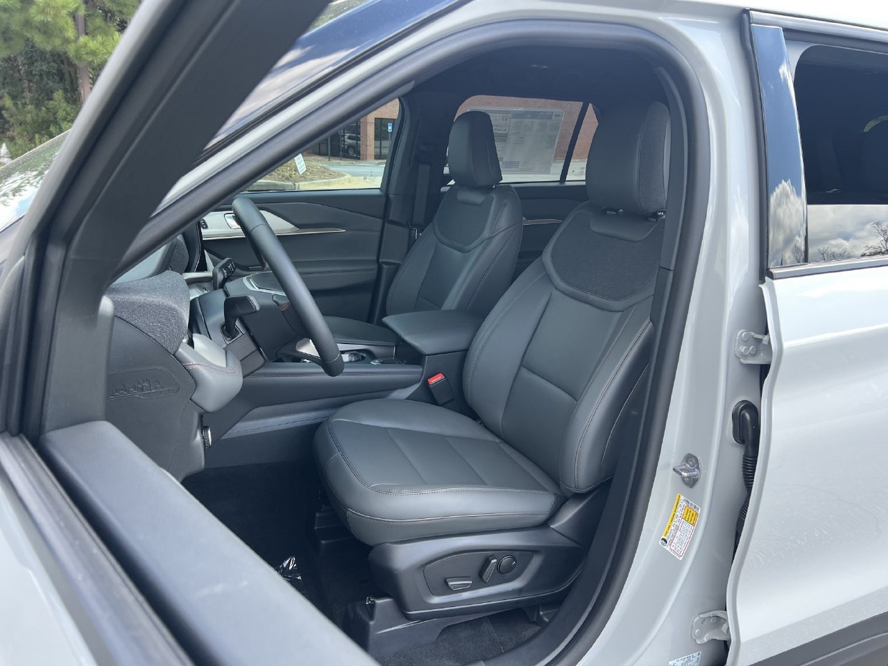 New 2027 Ford Explorer Active w/ Active Comfort Package RWD image 15