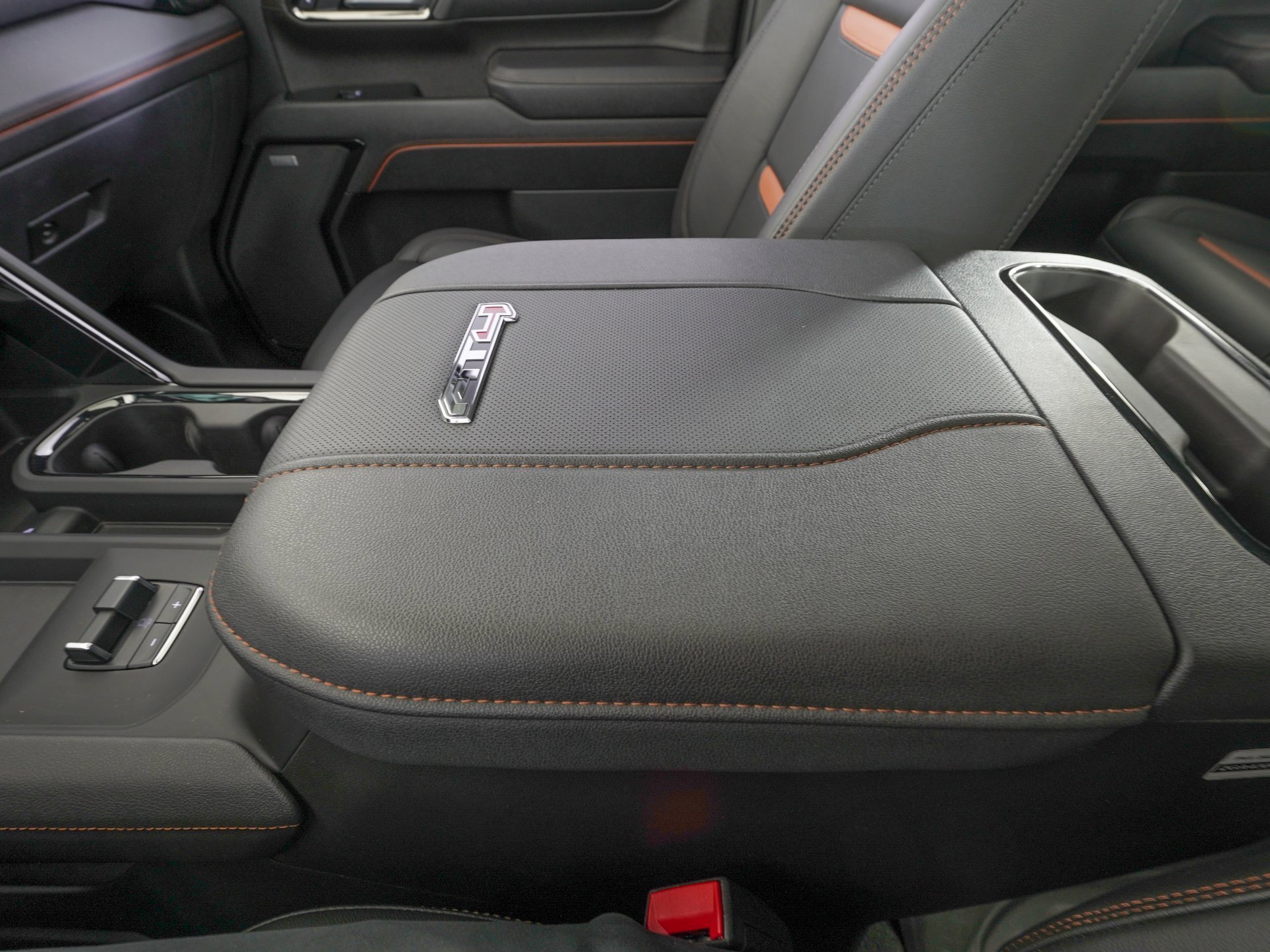 Used 2025 GMC Sierra 2500 AT4 w/ AT4 Premium Plus Package image 28