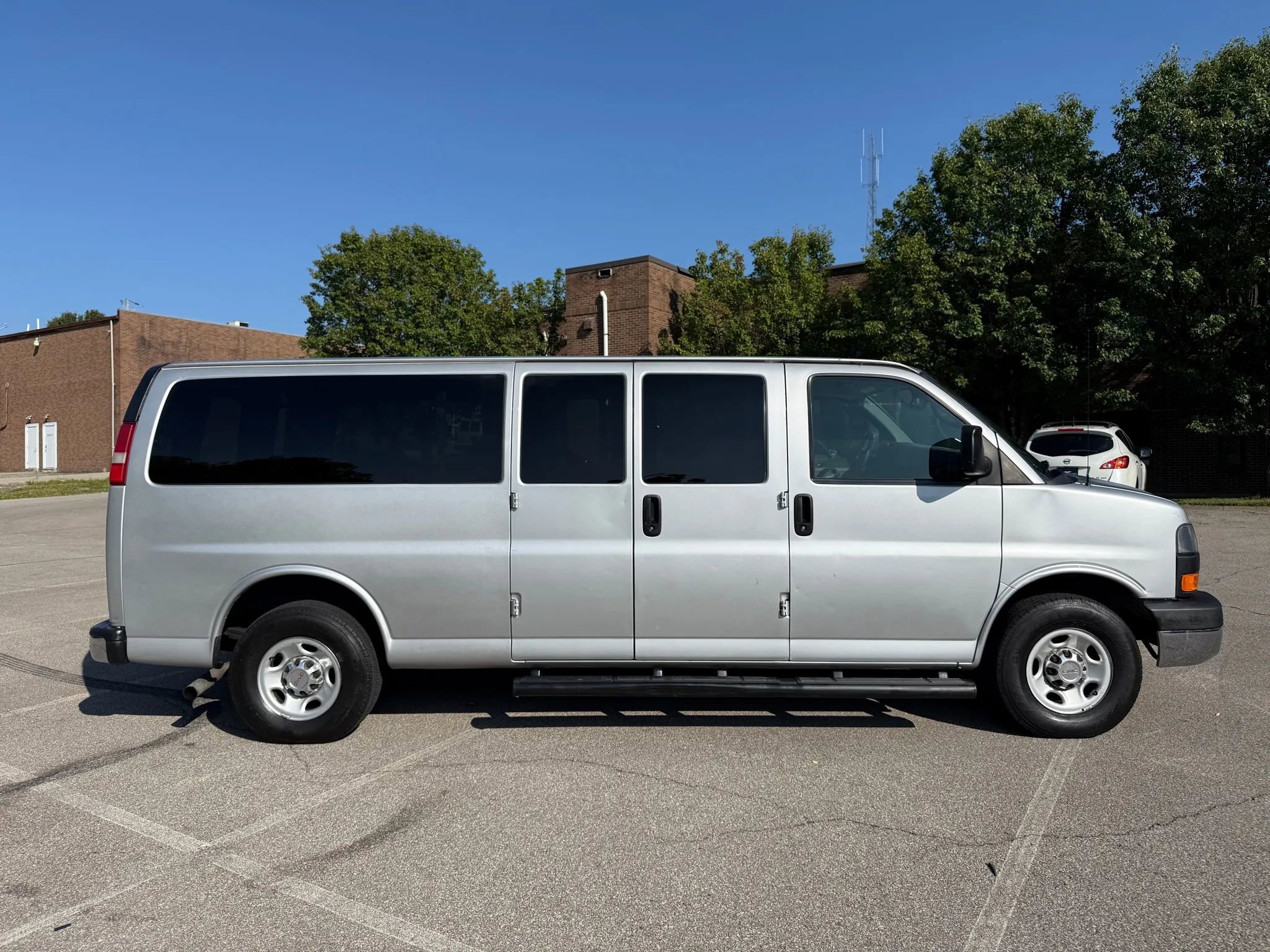 Used 2015 GMC Savana 3500 LT w/ LT Preferred Equipment Group image 2