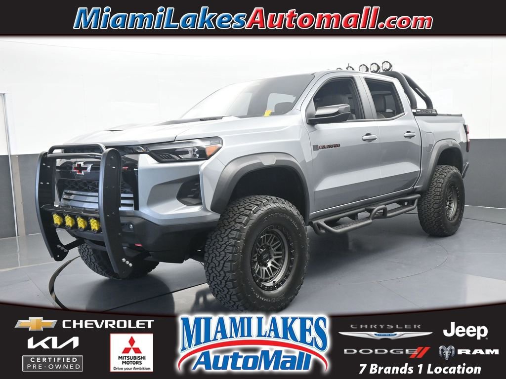 Used 2025 Chevrolet Colorado ZR2 w/ Technology Package AWD/4WD image 1