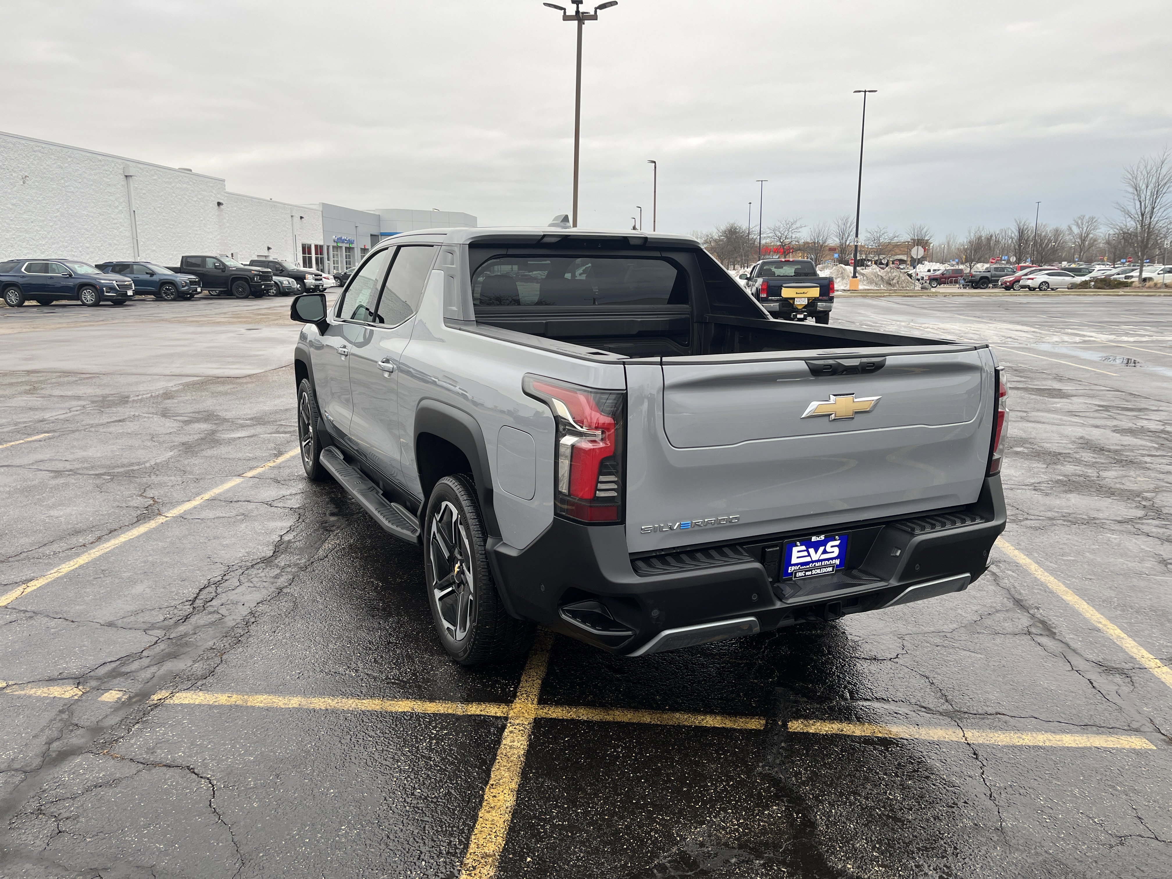 Used 2025 Chevrolet Silverado EV LT w/ LT Premium Package image 4