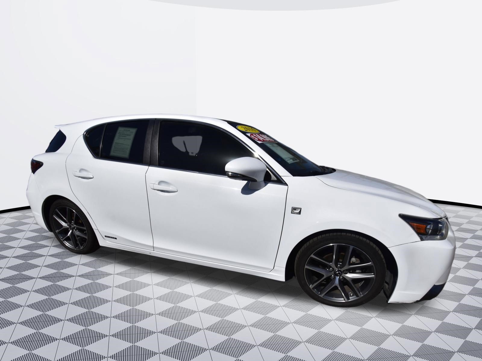 Used 2016 Lexus CT 200h w/ Navigation Package FWD image 4