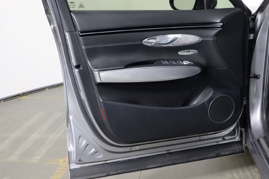 Used 2023 Genesis Electrified GV70 AWD/4WD image 18