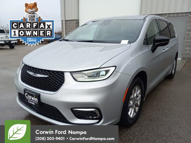 Used 2024 Chrysler Pacifica Touring-L image 7