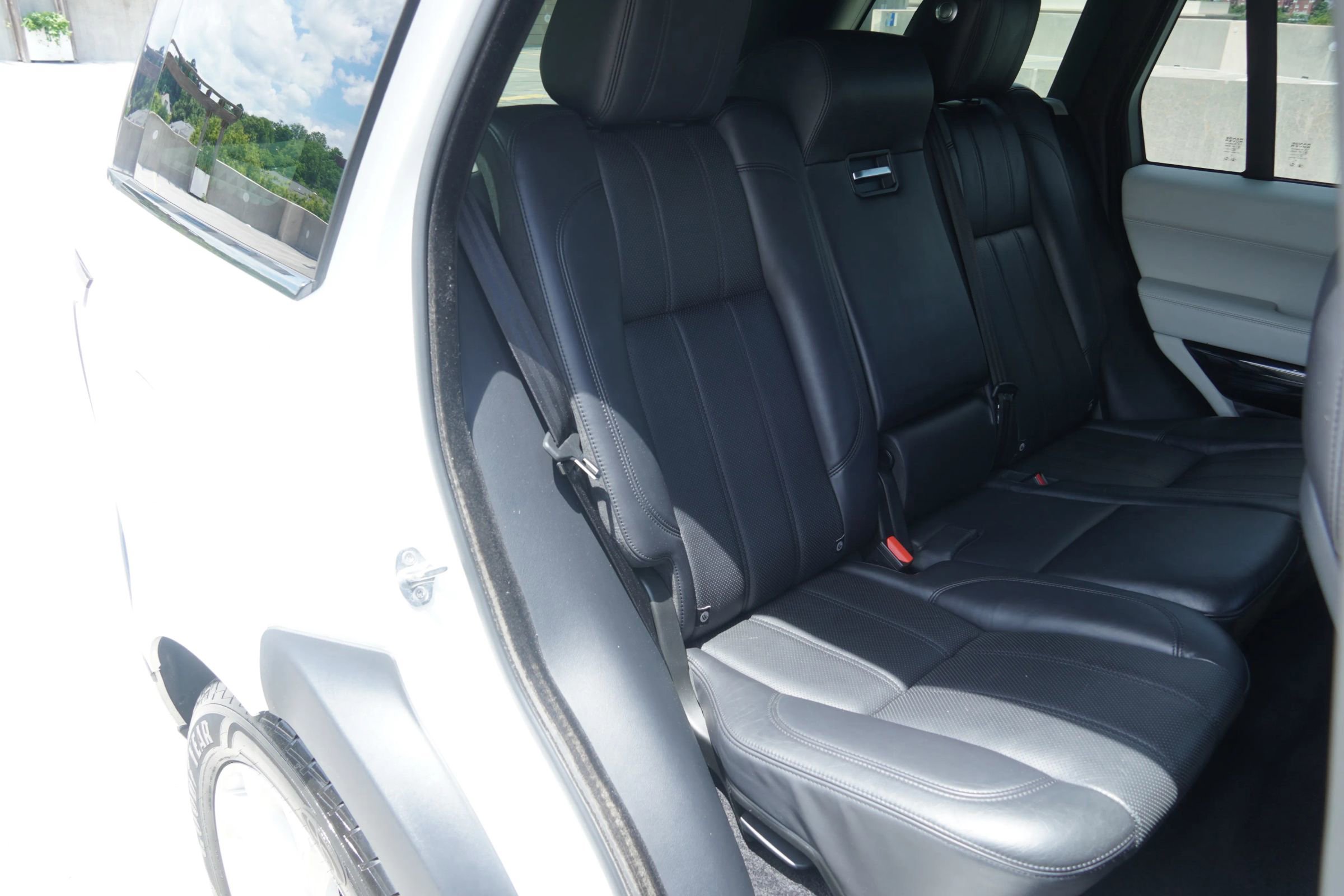 Used 2016 Land Rover Range Rover HSE image 39